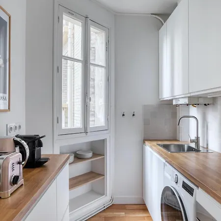 Apartment One Bedroom With Its Modern Decor - Checkprofile *