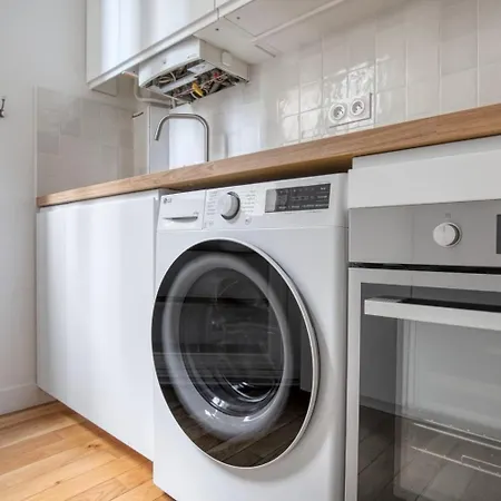 One Bedroom With Its Modern Decor - Checkprofile Levallois-Perret