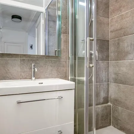 One Bedroom With Its Modern Decor - Checkprofile Apartman